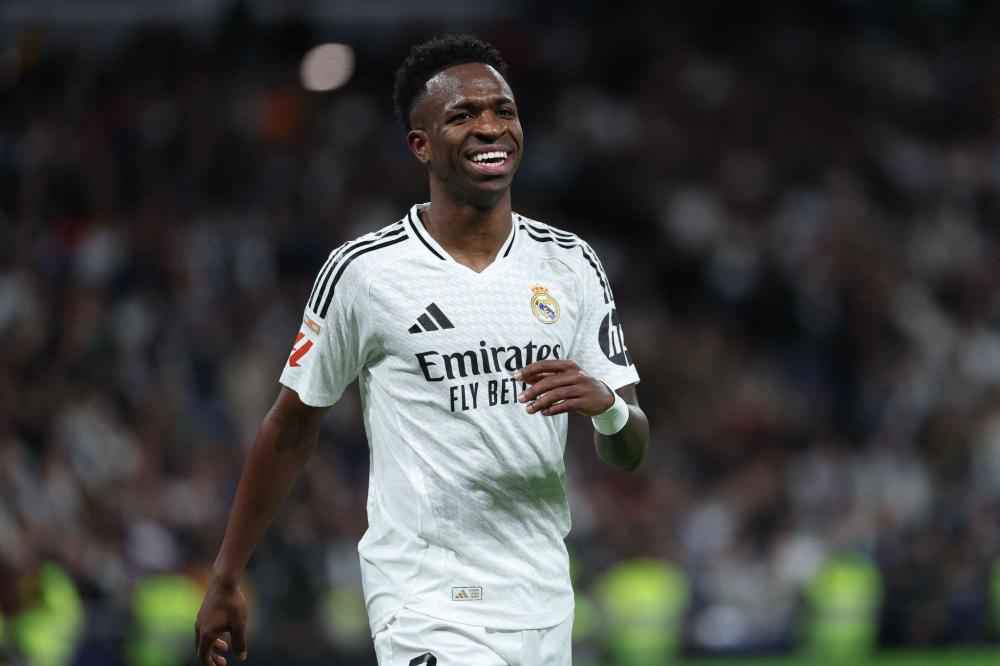 都充满了悬 都充满了悬